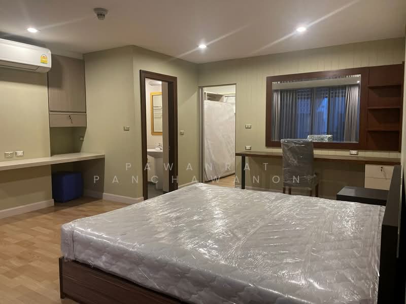 Cross Creek, Bangkok, Soi Ekkamai 10, Intersection 2, Phra Kanong Nua, Watthana, Bangkok, 3 Bedrooms, 200 sqm, Condo For Rent, by Pawanrat Panchawanon, 500324926 - DDproperty.com