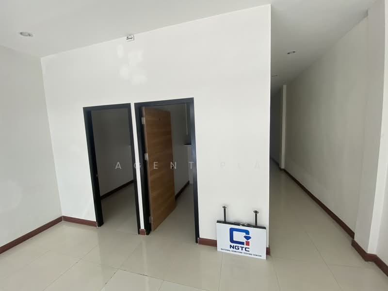 4-Story Commercial Building for Rent in Silom Area, Near BTS Surasak (SPSAD3998), Bangkok, Suriyawong, Bang Rak, Bangkok, , 240 sqm, Shophouse For Rent, by Agent Pla, 500325171 - DDproperty.com