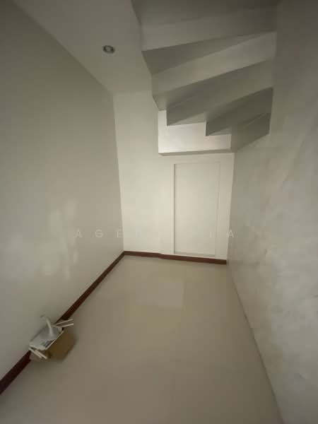 4-Story Commercial Building for Rent in Silom Area, Near BTS Surasak (SPSAD3998), Bangkok, Suriyawong, Bang Rak, Bangkok, , 240 sqm, Shophouse For Rent, by Agent Pla, 500325171 - DDproperty.com