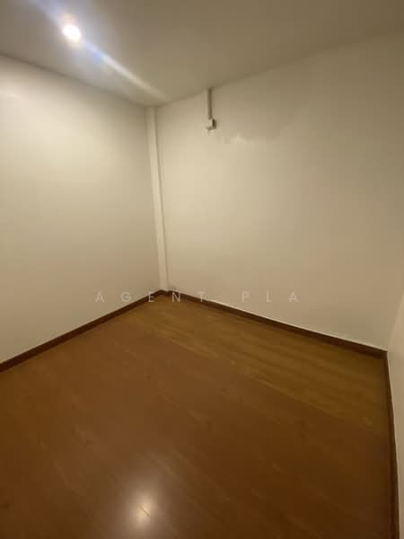 4-Story Commercial Building for Rent in Silom Area, Near BTS Surasak (SPSAD3998), Bangkok, Suriyawong, Bang Rak, Bangkok, , 240 sqm, Shophouse For Rent, by Agent Pla, 500325171 - DDproperty.com