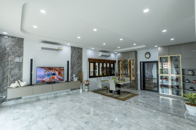 Rare Dual Houses in Chiang Mai, 7BR Renovated Near Airport & Old City, Chiang Mai, Mae Hia, Muang Chiang Mai, Chiang Mai, 7 Bedrooms, 450 sqm, Single Detached House For Sale, by Fazwaz (Thailand) Co., Ltd., 500325179 - DDproperty.com