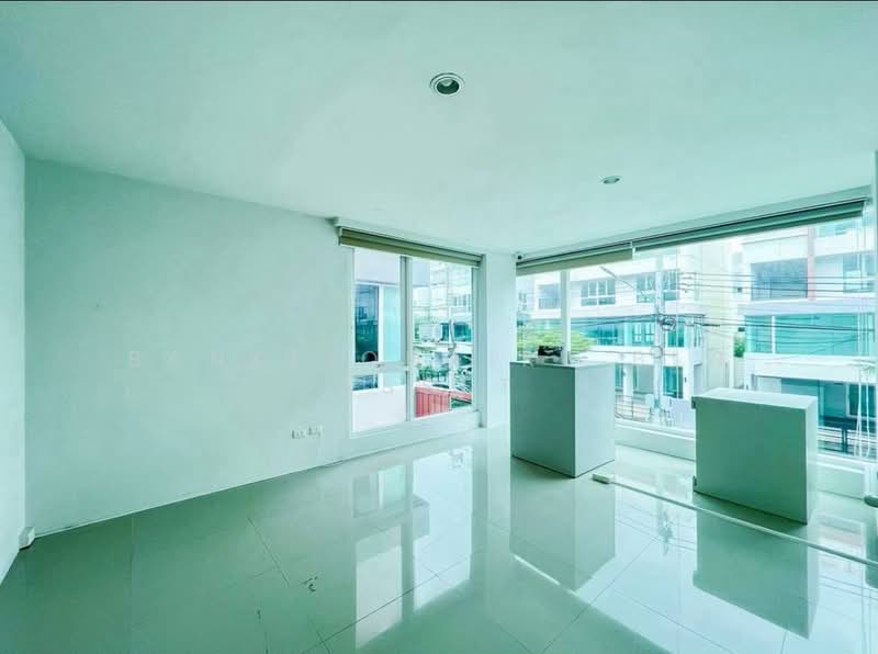 The Terminal Suvarnabhumi, Samut Prakan, กิ่งแก้ว, Rachathewa, Bang Plee, Samut Prakan, , 365 sqm, Shophouse For Sale, by BANKLIONAIRE BLN ASSET, 500325290 - DDproperty.com