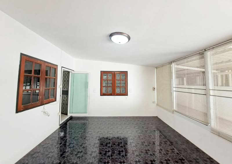 บ้านเดี่ยวหนองปลิง นครสวรรค์, Nakhon Sawan, Nong Pling, Muang Nakhon Sawan, Nakhon Sawan, 3 Bedrooms, 100 sqm, Single Detached House For Sale, by The Best Property เบ็นซ์, 500325294 - DDproperty.com