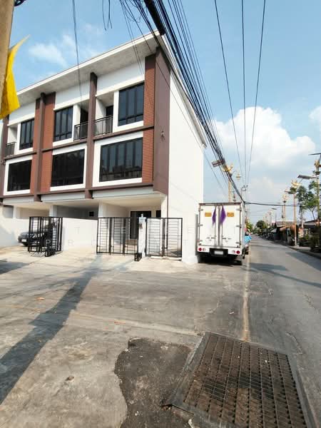 ทาวน์โฮมบางพลี สมุทรปราการ, Samut Prakan, Rachathewa, Bang Plee, Samut Prakan, 3 Bedrooms, 100 sqm, Townhouse For Sale, by The Best Property Agent กิ๊บ, 500325412 - DDproperty.com