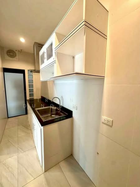 3-BR Semi-detached House, Bangkok, Khlong Chaokhun Sing, Wang Thonglang, Bangkok, 3 Bedrooms, 175 sqm, Semi-Detached House (Twin House) For Rent, by Trinnaya Dungsirisangthong, 500325443 - DDproperty.com