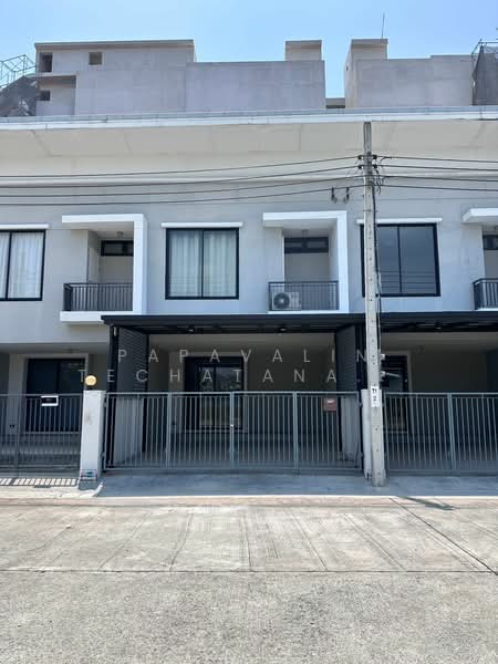 ทาวน์เฮ้าส์ 3-ห้องนอน, กรุงเทพ, ประเวศ, กรุงเทพ, 147 ตร.ม., ทาวน์เฮ้าส์ ขาย, โดย Papavalin Techatanaphuwit, 500325498 - DDproperty.com