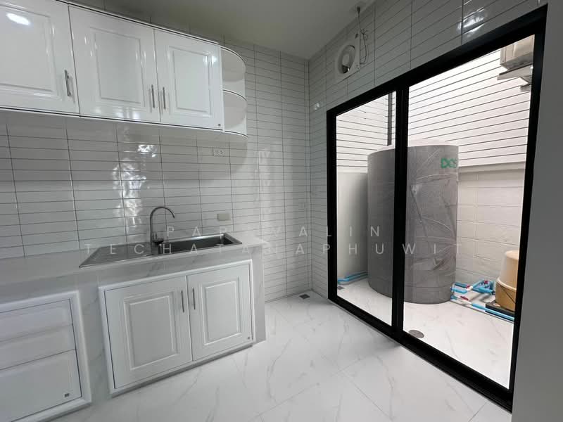 3-BR Townhouse, Bangkok, Prawet, Bangkok, 3 Bedrooms, 147 sqm, Townhouse For Sale, by Papavalin Techatanaphuwit, 500325498 - DDproperty.com