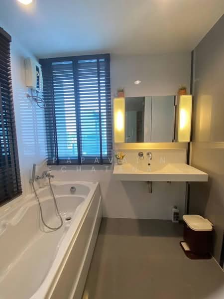 Rhythm Ratchada, Bangkok, 558 Ratchadaphisek Road, Samsen Nok, Huai Khwang, Bangkok, 2 Bedrooms, 74 sqm, Condo For Rent, by Papavalin Techatanaphuwit, 500325538 - DDproperty.com