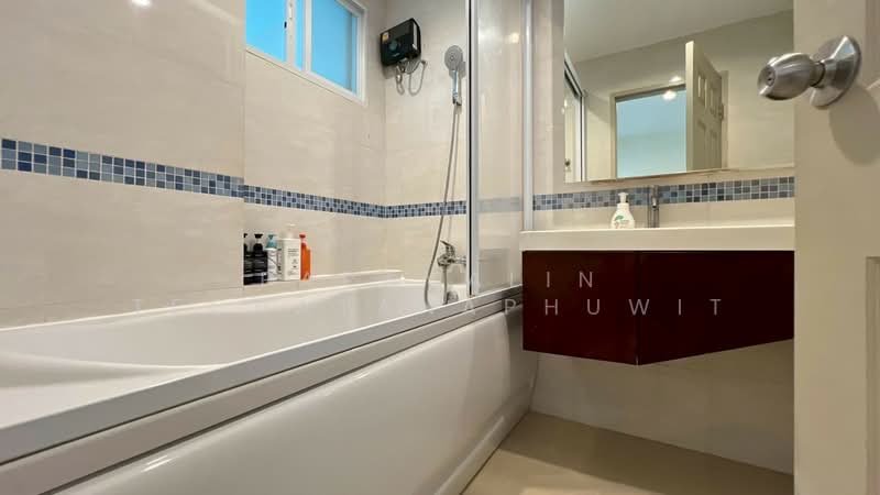Life @ Sathorn 10, Bangkok, 48 Soi Sathorn 10, Sathorn Road, Silom, Bang Rak, Bangkok, 1 Bedroom, 41 sqm, Condo For Rent, by Papavalin Techatanaphuwit, 500325696 - DDproperty.com