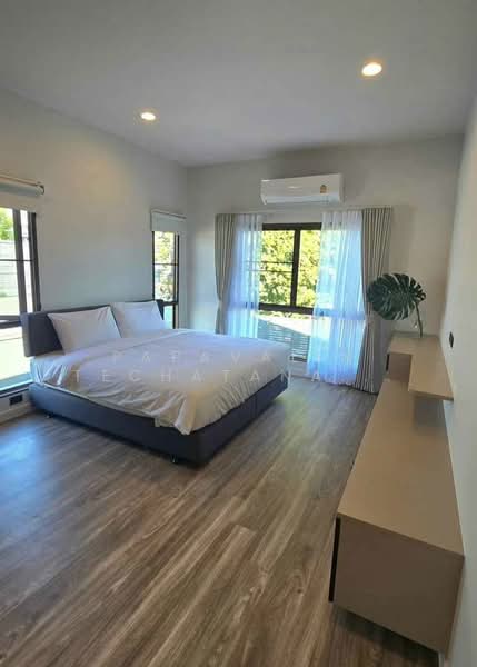 Burasiri Krungthep Kreetha, Bangkok, 95 Soi Pracha Ruam Chai, Hua Mak, Bang Kapi, Bangkok, 4 Bedrooms, 382 sqm, Single Detached House For Rent, by Papavalin Techatanaphuwit, 500325759 - DDproperty.com