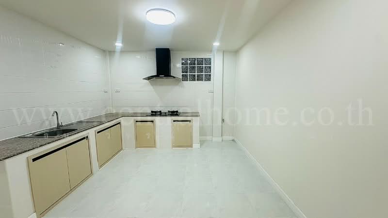 Baan Pruksa 30/2, Nonthaburi, Soi 30 Tambon Phimonrat, Bang Bua Thong, Nonthaburi, 4 Bedrooms, 145 sqm, Semi-Detached House (Twin House) For Sale, by คุณ ธนพวรรณ (ณวรรณ), 500325782 - DDproperty.com