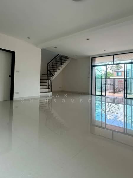 3-BR Townhouse, Bangkok, Khlong Kum, Bueng Kum, Bangkok, 3 Bedrooms, 263 sqm, Townhouse For Sale, by Tarit Chinsomboon, 500325901 - DDproperty.com
