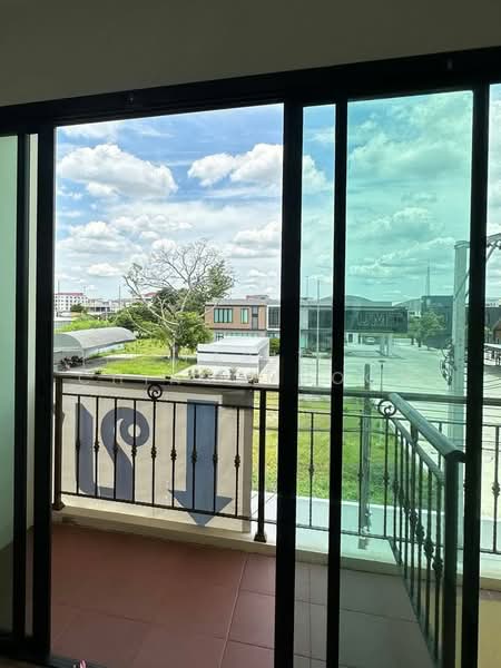 3-BR Townhouse, Bangkok, Khlong Kum, Bueng Kum, Bangkok, 3 Bedrooms, 263 sqm, Townhouse For Sale, by Tarit Chinsomboon, 500325901 - DDproperty.com