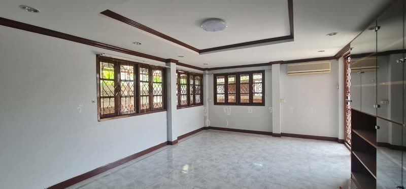 Luxury corner house phutthamonthon sai 1 for rent, Bangkok, พุทธมณฑล สาย1, Chim Plee, Taling Chan, Bangkok, 5 Bedrooms, 600 sqm, Single Detached House For Rent, by Wanlapa Charoonthum, 500325966 - DDproperty.com