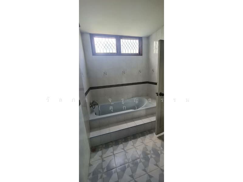 Luxury corner house phutthamonthon sai 1 for rent, Bangkok, พุทธมณฑล สาย1, Chim Plee, Taling Chan, Bangkok, 5 Bedrooms, 600 sqm, Single Detached House For Rent, by Wanlapa Charoonthum, 500325966 - DDproperty.com
