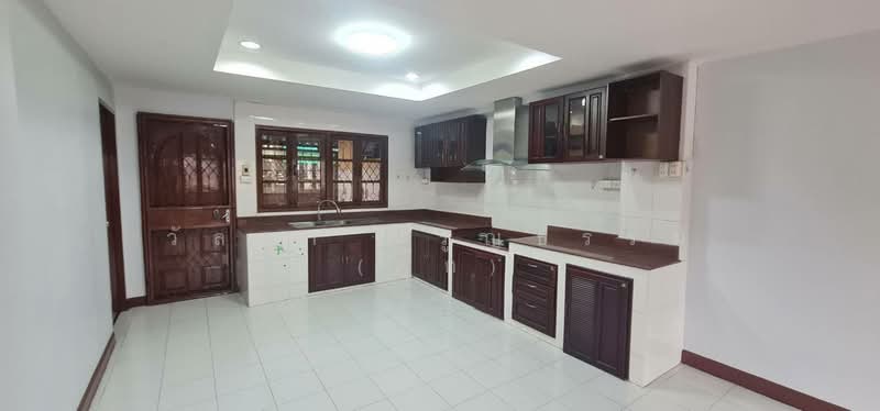 Luxury corner house phutthamonthon sai 1 for rent, Bangkok, พุทธมณฑล สาย1, Chim Plee, Taling Chan, Bangkok, 5 Bedrooms, 600 sqm, Single Detached House For Rent, by Wanlapa Charoonthum, 500325966 - DDproperty.com