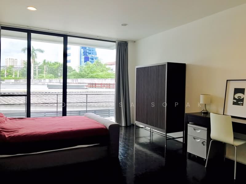 4-BR House, Bangkok, Khlong Tan Nua, Watthana, Bangkok, 4 Bedrooms, 450 sqm, Single Detached House For Rent, by Boonraksa Sopak, 500325999 - DDproperty.com