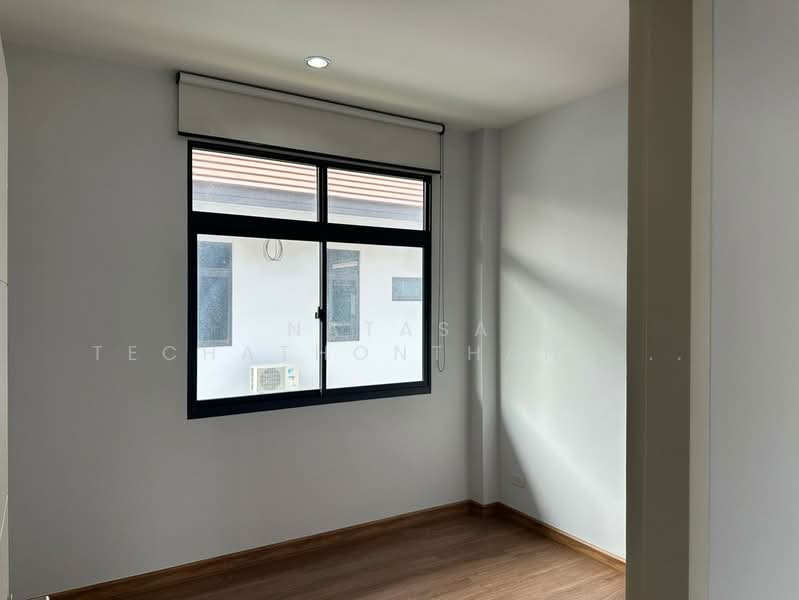 undefined, Bangkok, Saphan Sung, Bangkok, 3 Bedrooms, 181 sqm, Semi-Detached House (Twin House) For Sale, by Natasa Techathonthanakhun, 500326099 - DDproperty.com