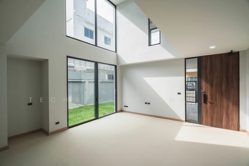 4-BR Townhouse, Bangkok, Khlong Song Ton Nun, Lat Krabang, Bangkok, 4 Bedrooms, 400 sqm, Townhouse For Sale, by Natasa Techathonthanakhun, 500326127 - DDproperty.com