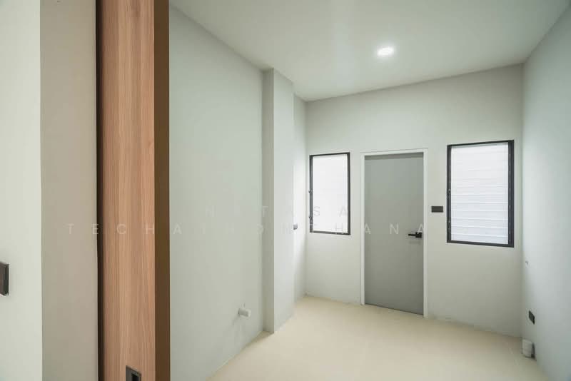 ทาวน์เฮ้าส์ 4-ห้องนอน, กรุงเทพ, คลองสองต้นนุ่น, ลาดกระบัง, กรุงเทพ, 400 ตร.ม., ทาวน์เฮ้าส์ ขาย, โดย Natasa Techathonthanakhun, 500326127 - DDproperty.com