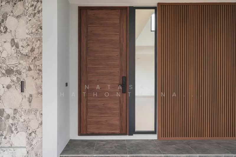 4-BR Townhouse, Bangkok, Khlong Song Ton Nun, Lat Krabang, Bangkok, 4 Bedrooms, 400 sqm, Townhouse For Sale, by Natasa Techathonthanakhun, 500326127 - DDproperty.com