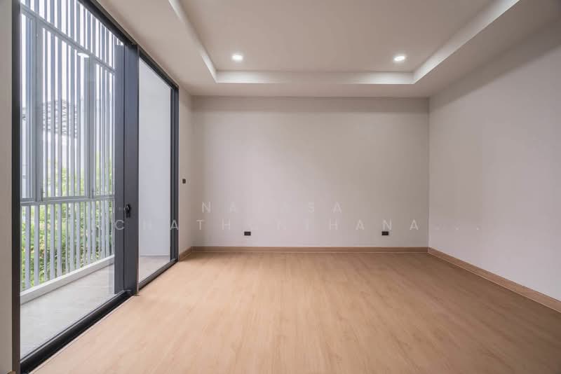 4-BR Townhouse, Bangkok, Khlong Song Ton Nun, Lat Krabang, Bangkok, 4 Bedrooms, 400 sqm, Townhouse For Sale, by Natasa Techathonthanakhun, 500326127 - DDproperty.com