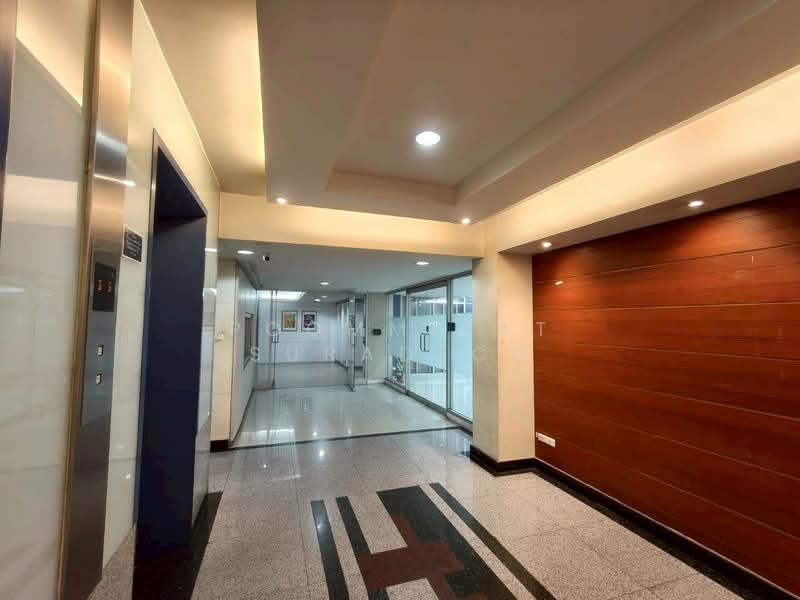 Chetcheera Building near MRT Lat Phrao, Bangkok, ลาดพร้าว, Jom Phon, Chatuchak, Bangkok, , 136 sqm, Business For Rent, by Poommipat Suradech, 500326193 - DDproperty.com