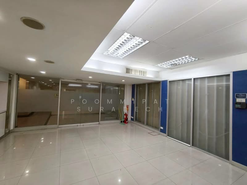 Chetcheera Building near MRT Lat Phrao, Bangkok, ลาดพร้าว, Jom Phon, Chatuchak, Bangkok, , 136 sqm, Business For Rent, by Poommipat Suradech, 500326193 - DDproperty.com