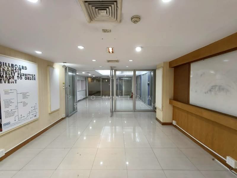 Chetcheera Building near MRT Lat Phrao, Bangkok, ลาดพร้าว, Jom Phon, Chatuchak, Bangkok, , 136 sqm, Business For Rent, by Poommipat Suradech, 500326193 - DDproperty.com