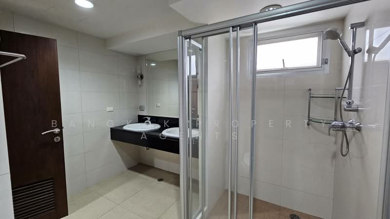 Baan Sukhumvit 14, Bangkok, 1/1 Soi Sukhumvit 14, Khlong Toei, Bangkok, 3 Bedrooms, 200 sqm, Condo For Rent, by BANGKOK PROPERTY AGENTS, 500326305 - DDproperty.com