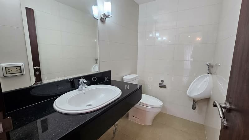 Baan Sukhumvit 14, Bangkok, 1/1 Soi Sukhumvit 14, Khlong Toei, Bangkok, 3 Bedrooms, 200 sqm, Condo For Rent, by BANGKOK PROPERTY AGENTS, 500326305 - DDproperty.com