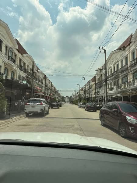 3-BR Townhouse, Bangkok, Hua Mak, Bang Kapi, Bangkok, 3 Bedrooms, 204 sqm, Townhouse For Rent, by Khlueanphon Nukulsirisak, 500326327 - DDproperty.com