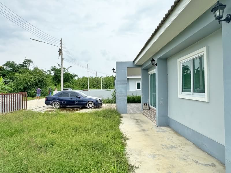 บ้านเดี่ยวแปลงยาว ฉะเชิงเทรา, Chachoengsao, Plaeng Yao, Chachoengsao, 3 Bedrooms, 100 sqm, Single Detached House For Sale, by The Best Property กีต้าร์, 500326351 - DDproperty.com