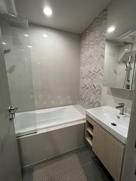 Oka Haus Sukhumvit 36, Bangkok, 3399 Rama 4 Road, Khong Tan, Khlong Toei, Bangkok, 1 Bedroom, 35 sqm, Condo For Rent, by Poommipat Suradech, 500326358 - DDproperty.com