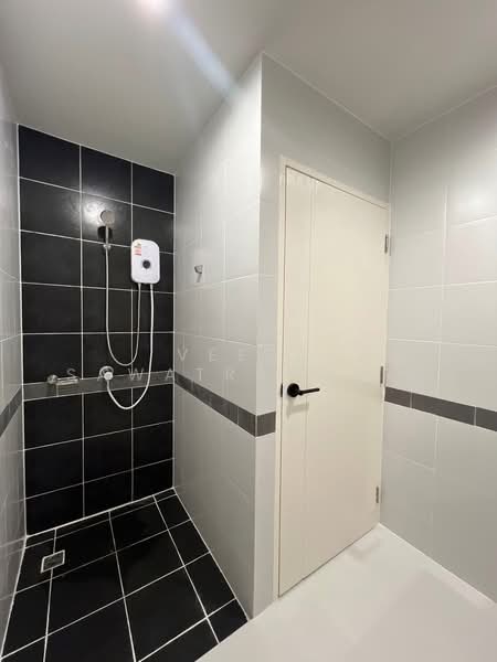 A Space Sukhumvit 77, Bangkok, 2345 Sukhumvit 77 Road, Suan Luang, Bangkok, 1 Bedroom, 35 sqm, Condo For Sale, by Veera Sawatrangsri, 500326403 - DDproperty.com