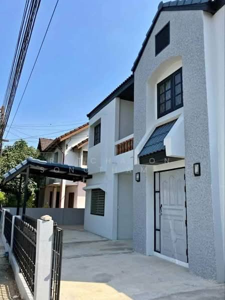 4-BR House, Bangkok, Saphan Sung, Bangkok, 4 Bedrooms, 240 sqm, Single Detached House For Sale, by Ratchanon Songthammakul, 500326442 - DDproperty.com