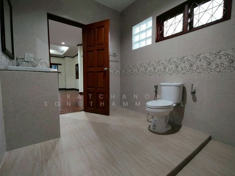 4-BR House, Bangkok, Lat Phrao, Bangkok, 4 Bedrooms, 368 sqm, Single Detached House For Rent, by Ratchanon Songthammakul, 500326468 - DDproperty.com