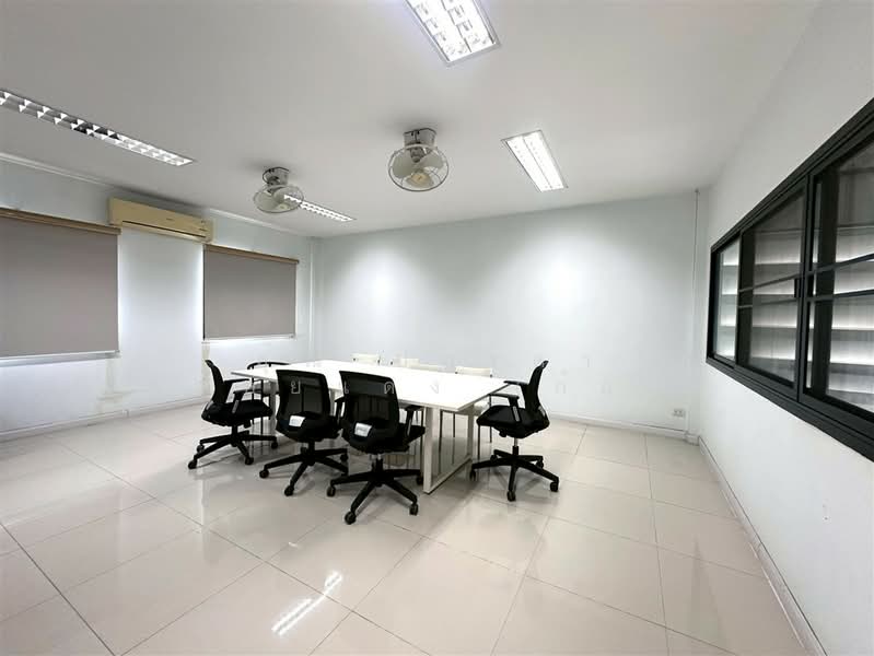 โกดัง + ออฟฟิศ 1 ชั้น 200 ตร.ว. โกดัง + ออฟฟิศ ซอยประเสริฐมนูกิจ29 แยก6, Bangkok, ถนนรามอินทรา, Chorake Bua, Lat Phrao, Bangkok, , 800 sqm, Warehouse/Factory For Sale, by คุณ ปารดา พลอยแดง (ก้อย), 500326481 - DDproperty.com