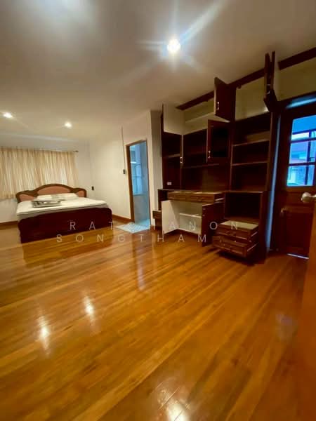 4-BR House, Bangkok, Phlapphla, Wang Thonglang, Bangkok, 4 Bedrooms, 290 sqm, Single Detached House For Rent, by Ratchanon Songthammakul, 500326570 - DDproperty.com