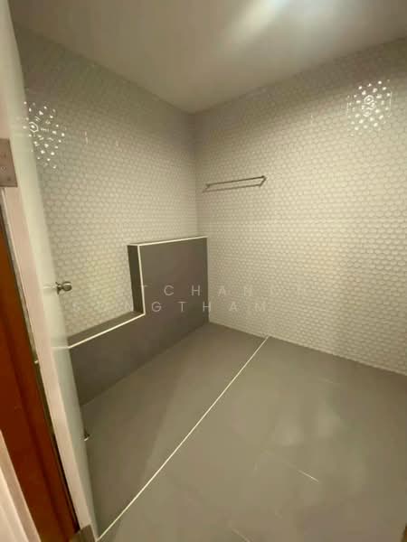 4-BR House, Bangkok, Phlapphla, Wang Thonglang, Bangkok, 4 Bedrooms, 290 sqm, Single Detached House For Rent, by Ratchanon Songthammakul, 500326570 - DDproperty.com