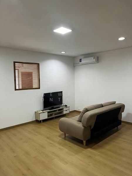 Bangna Complex, Bangkok, Bang Na, Bangkok, 1 Bedroom, 60 sqm, Condo For Rent, by Praewpakar Soontawong, 500326645 - DDproperty.com