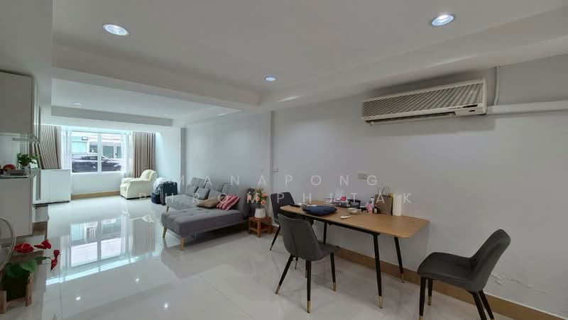 หมู่บ้านพหลโยธินกอล์ฟ, Bangkok, Chatuchak, Bangkok, 3 Bedrooms, 150 sqm, Townhouse For Rent, by Manapong Phromphitak, 500326659 - DDproperty.com