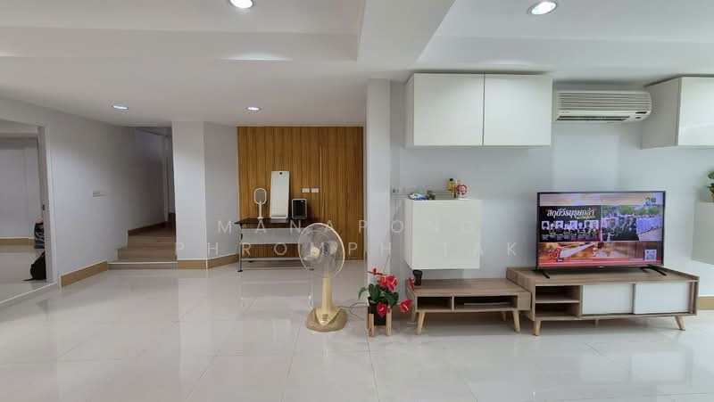หมู่บ้านพหลโยธินกอล์ฟ, กรุงเทพ, จตุจักร, กรุงเทพ, 150 ตร.ม., ทาวน์เฮ้าส์ ให้เช่า, โดย Manapong Phromphitak, 500326659 - DDproperty.com
