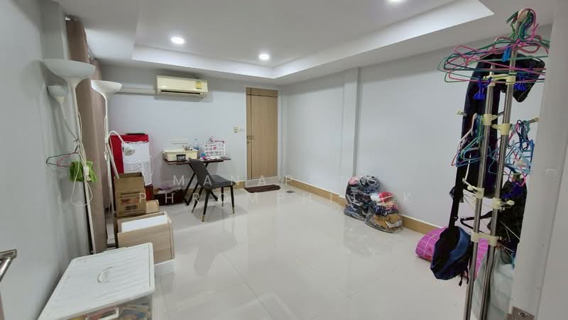 หมู่บ้านพหลโยธินกอล์ฟ, Bangkok, Chatuchak, Bangkok, 3 Bedrooms, 150 sqm, Townhouse For Rent, by Manapong Phromphitak, 500326659 - DDproperty.com