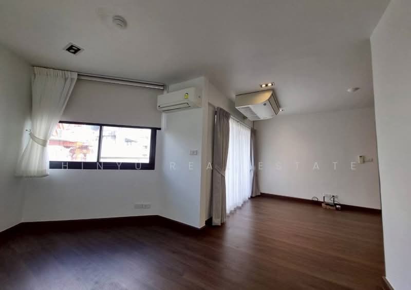 Green Point Silom, Bangkok, 29 Soi Anumanratthanon, Suriyawong, Bang Rak, Bangkok, 2 Bedrooms, 63 sqm, Condo For Sale, by Shinyu Real Estate, 500326663 - DDproperty.com