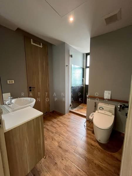 Paragon 31, Bangkok, Soi Sukhumvit 31, Khlong Tan Nua, Watthana, Bangkok, 1 Bedroom, 65 sqm, Apartment For Rent, by Rattanaphon Yungprakhon, 500326711 - DDproperty.com