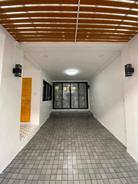 3-BR House, Bangkok, Khlong Chan, Bang Kapi, Bangkok, 3 Bedrooms, 250 sqm, Single Detached House For Sale, by Rattanaphon Yungprakhon, 500326721 - DDproperty.com