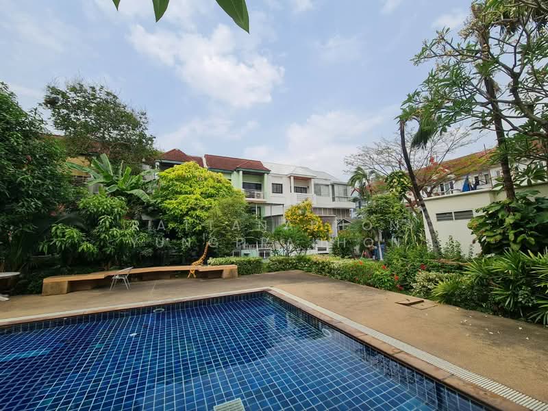 3-BR House, Bangkok, Khlong Chan, Bang Kapi, Bangkok, 3 Bedrooms, 250 sqm, Single Detached House For Sale, by Rattanaphon Yungprakhon, 500326721 - DDproperty.com
