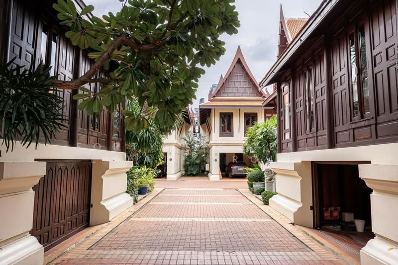 พูลวิลล่าหรู เอกมัย สุขุมวิท 40, กรุงเทพ, พระโขนง, คลองเตย, กรุงเทพ, 400 ตร.ม., วิลล่า ให้เช่า, โดย Forty-Six Real Estate Group, 500326794 - DDproperty.com