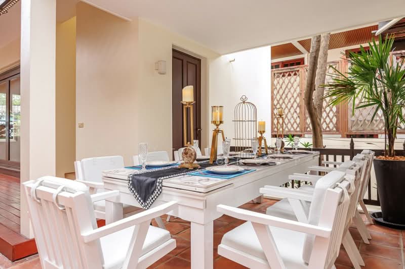 พูลวิลล่าหรู เอกมัย สุขุมวิท 40, Bangkok, Phra Kanong, Khlong Toei, Bangkok, 5 Bedrooms, 400 sqm, Villa For Rent, by Forty-Six Real Estate Group, 500326794 - DDproperty.com